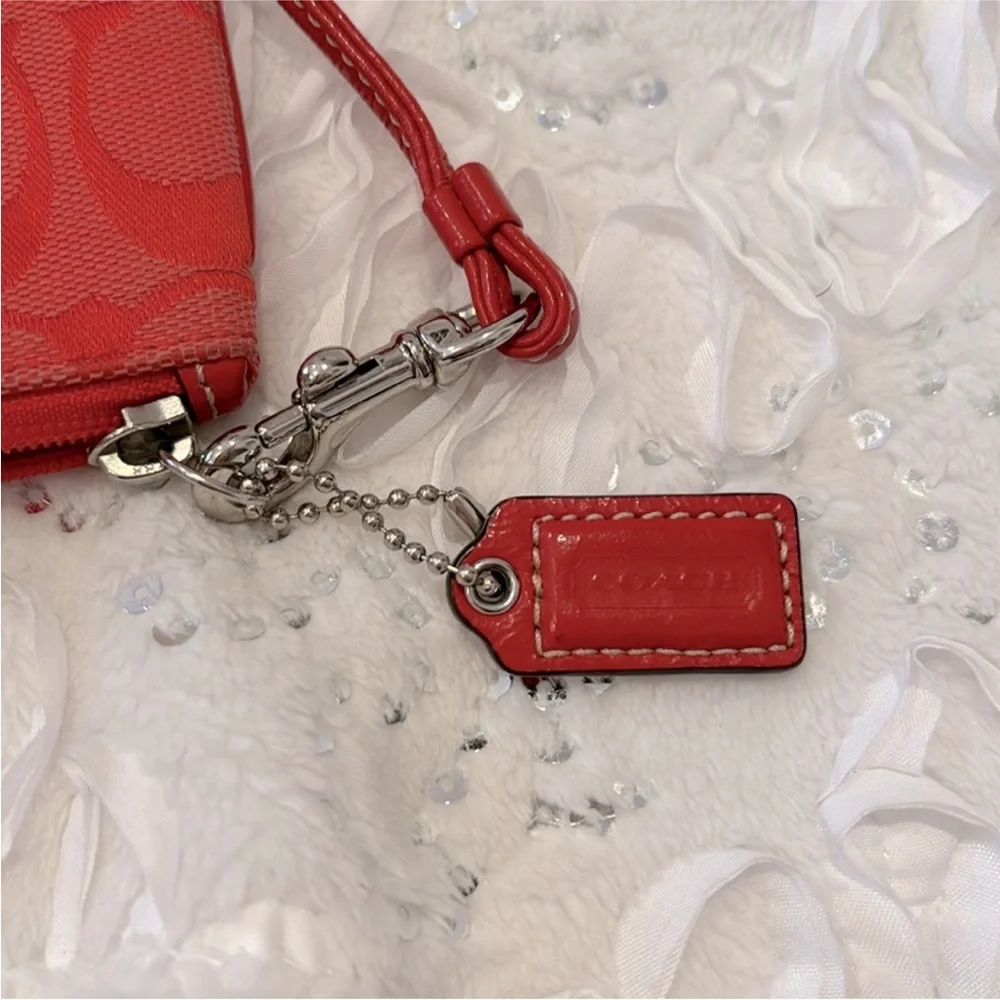 Coach EUC‎ Red Wristlet Clutch